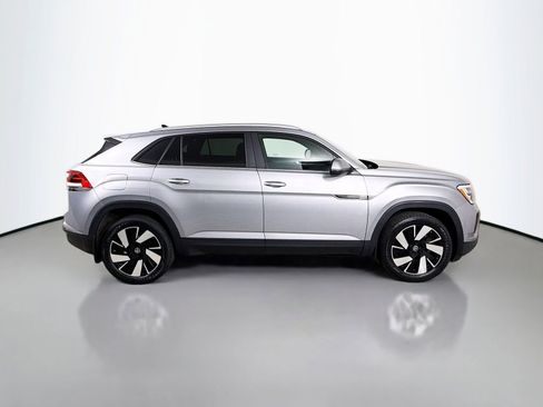 Used 2024 Volkswagen Atlas Cross Sport SE w/ Panoramic Sunroof Package image 8