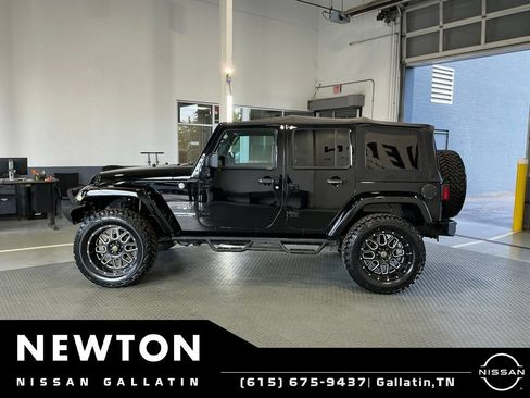 Used 2018 Jeep Wrangler Unlimited Sahara AWD/4WD image 3