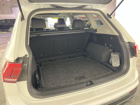 Used 2023 Volkswagen Tiguan SE AWD/4WD image 27