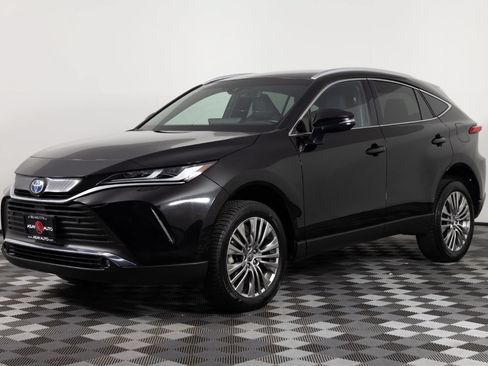 Used 2024 Toyota Venza XLE AWD/4WD image 1