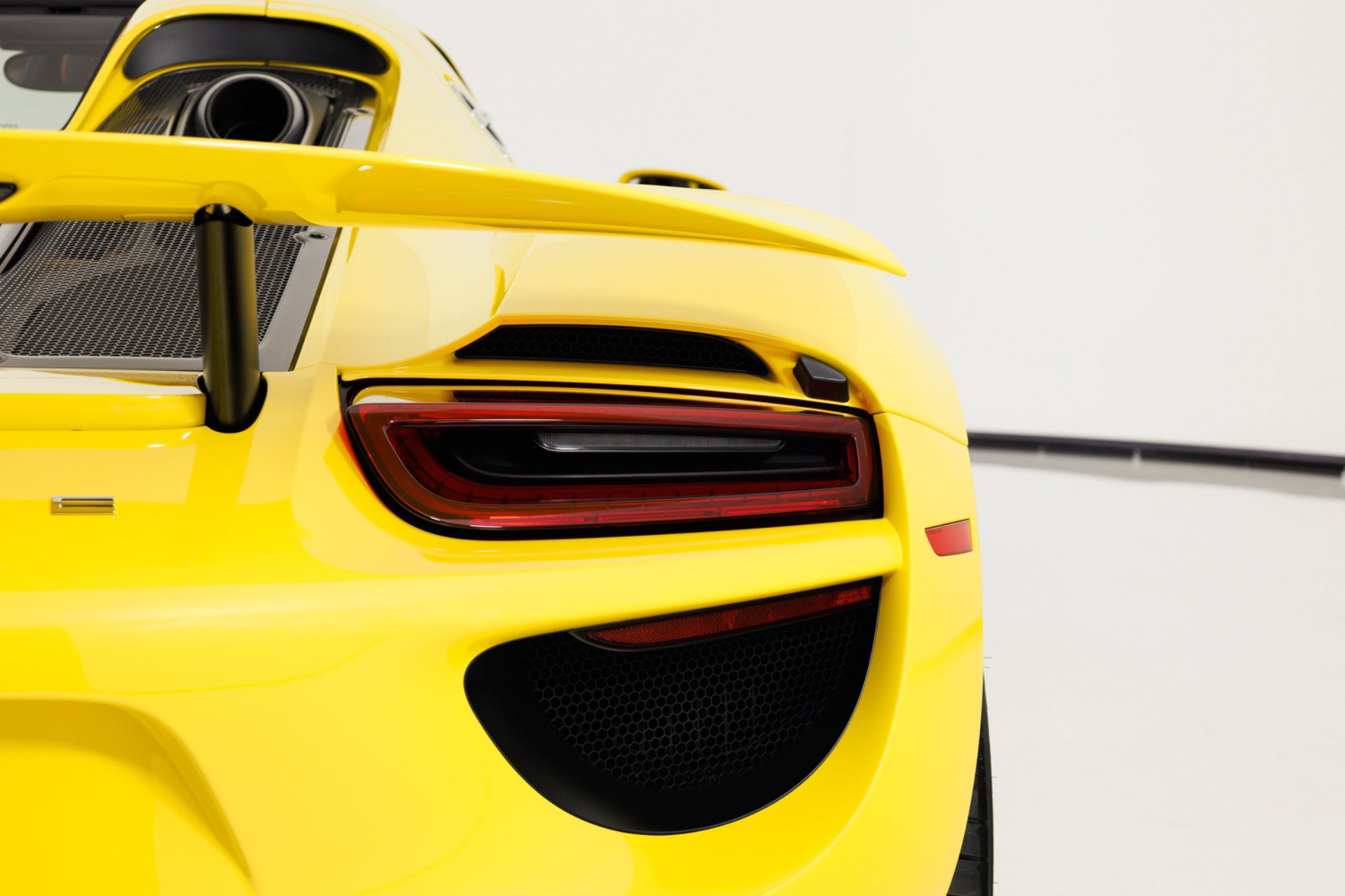 Used 2015 Porsche 918 Spyder AWD/4WD image 80