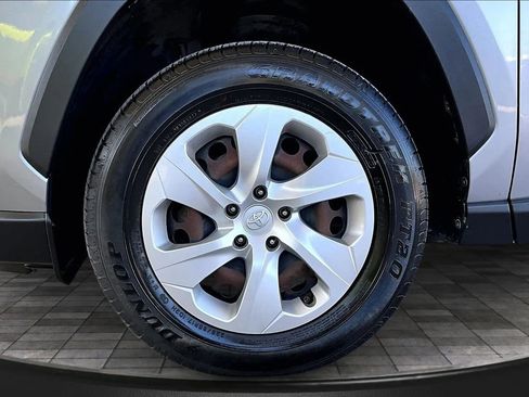 Used 2019 Toyota RAV4 LE FWD image 30