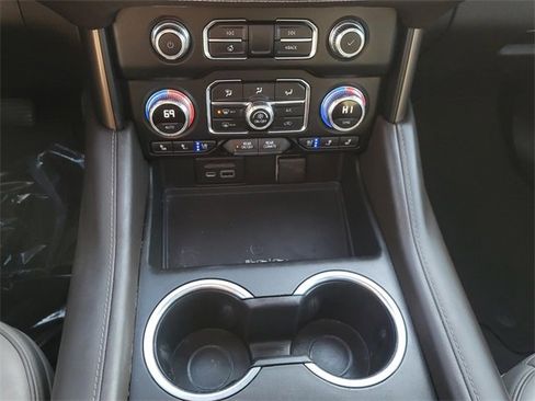 Used 2021 GMC Yukon XL SLT w/ SLT Premium Package image 30