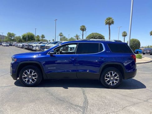 Used 2023 GMC Acadia SLE w/ Driver Convenience Package FWD image 4