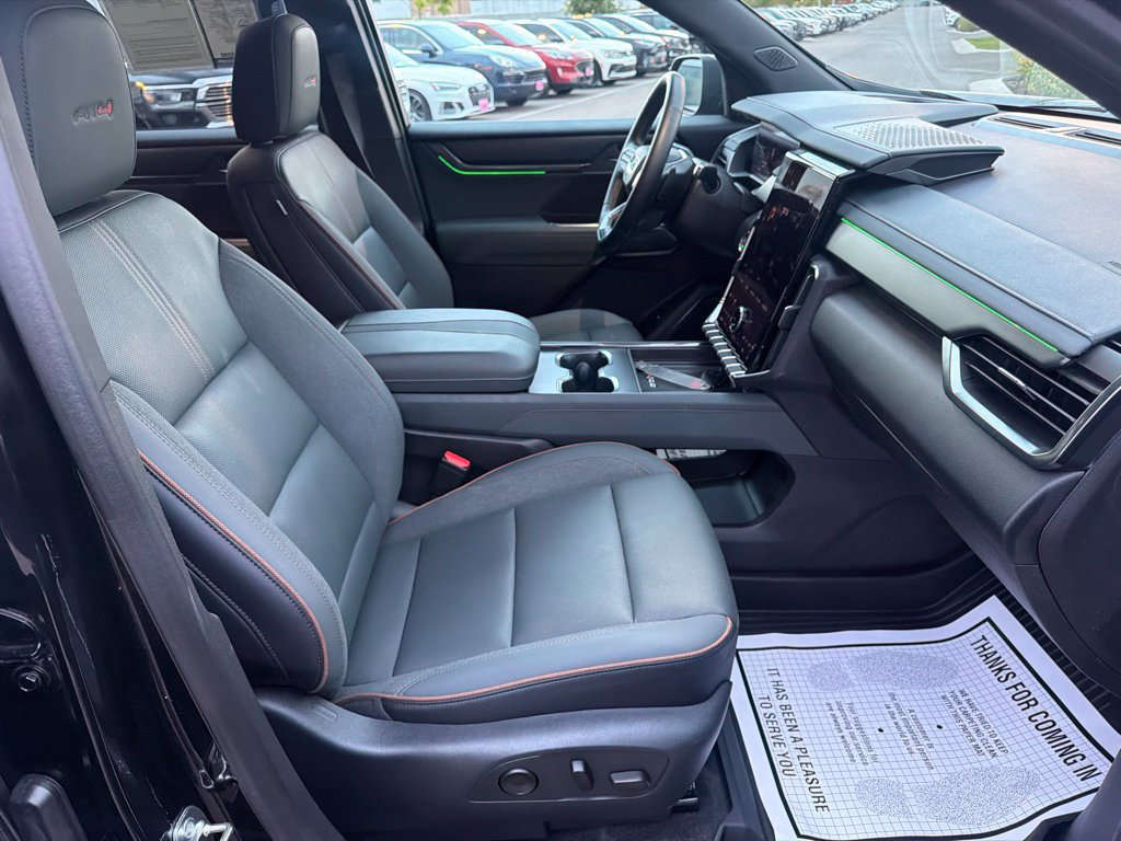 Used 2024 GMC Acadia AT4 w/ Luxury Package AWD/4WD image 12