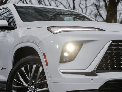 New 2026 Buick Enclave Avenir w/ Super Cruise Package image 3