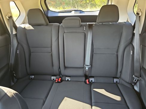 Used 2026 Nissan Rogue S FWD image 16