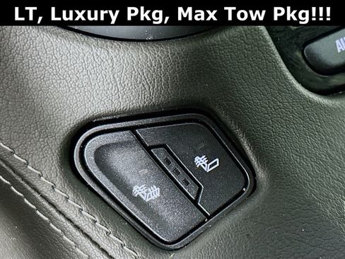 Used 2018 Chevrolet Suburban LT image 22