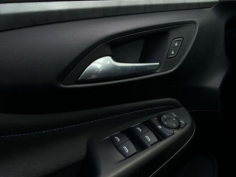 Used 2025 Buick Envista Sport Touring image 19