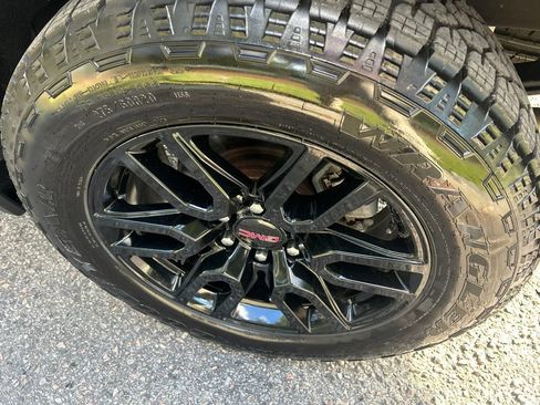 Used 2020 GMC Sierra 1500 Elevation w/ Elevation Value Package AWD/4WD image 9