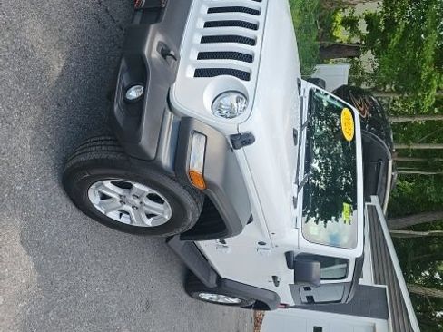 Used 2023 Jeep Wrangler Sport AWD/4WD image 2