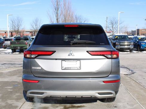 Used 2022 Mitsubishi Outlander SE image 8