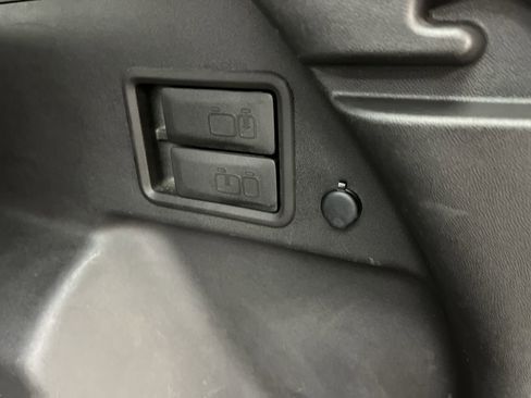 Used 2020 Chevrolet Equinox Premier image 30