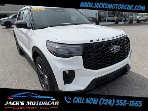 Used 2025 Ford Explorer ST-Line w/ ST-Line Street Pack AWD/4WD image 3