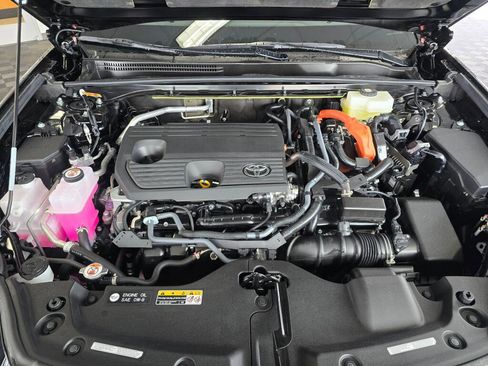 New 2025 Toyota Crown Signia Limited image 9