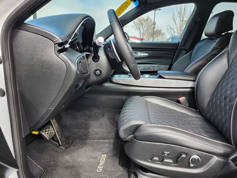 Used 2025 Genesis GV70 3.5T Sport w/ Sport Advanced Package image 18