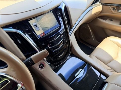 Used 2019 Cadillac Escalade Platinum AWD/4WD image 33