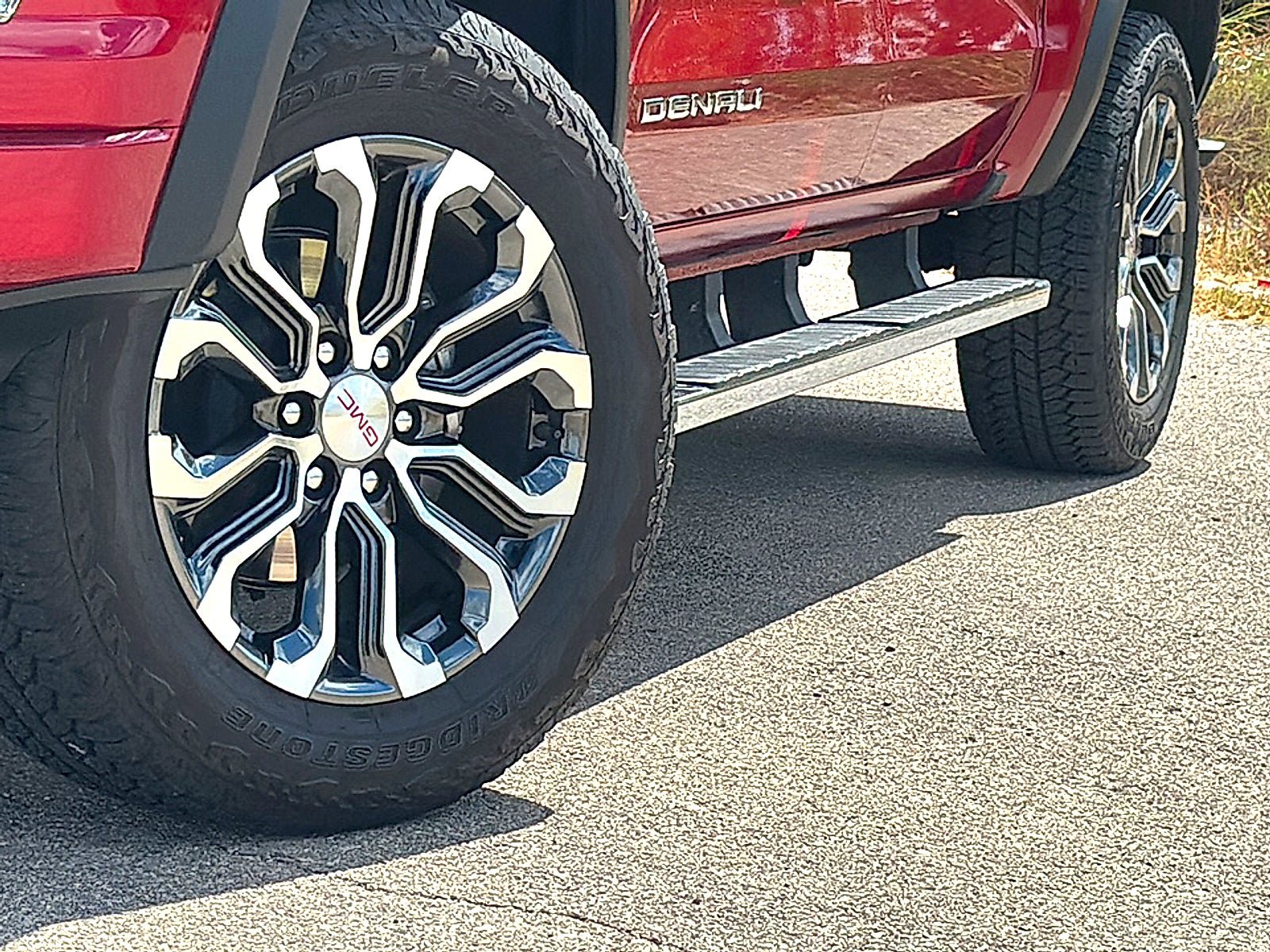 Used 2024 GMC Canyon Denali AWD/4WD image 3