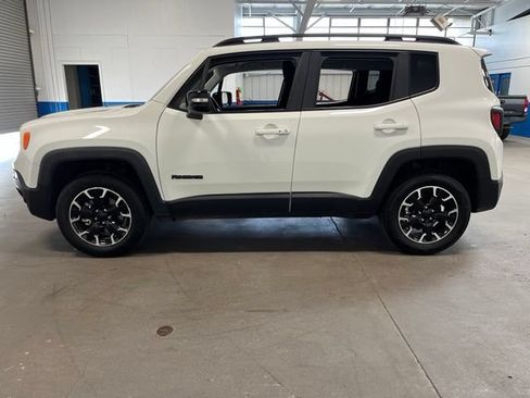 Used 2023 Jeep Renegade Latitude AWD/4WD image 6
