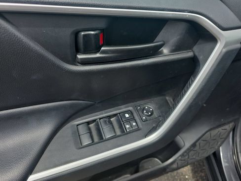 Used 2023 Toyota RAV4 LE AWD/4WD image 16