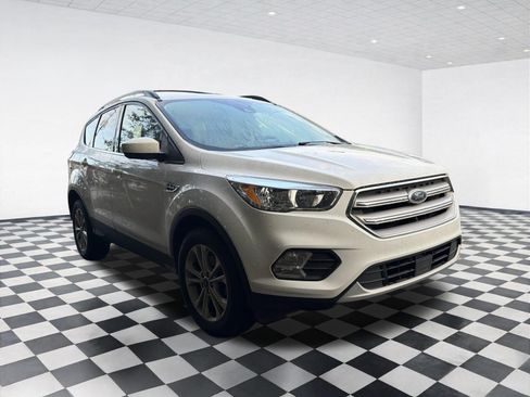 Used 2018 Ford Escape SE w/ Ford Safe & Smart Package FWD image 3