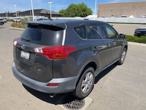 Used 2015 Toyota RAV4 LE FWD image 5