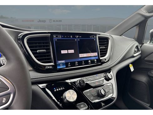 New 2026 Chrysler Pacifica Select image 17