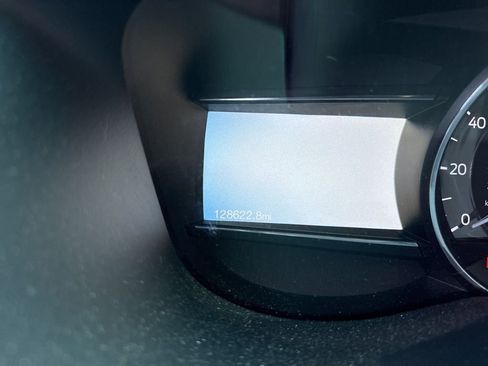 Used 2017 Ford Explorer XLT w/ Equipment Group 202A image 5