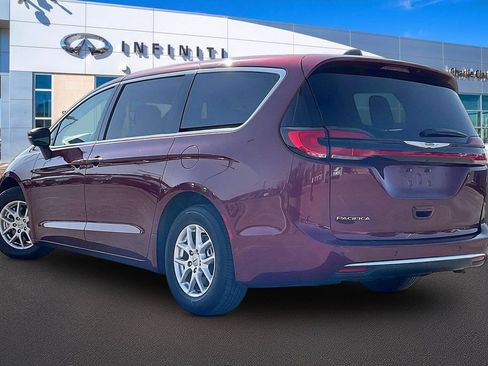 Used 2023 Chrysler Pacifica Touring-L FWD image 13
