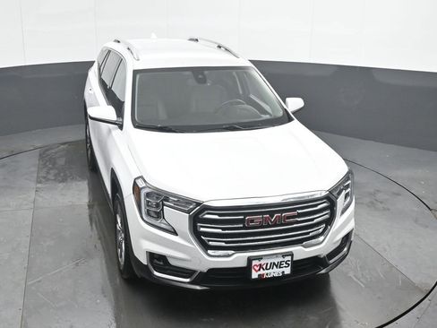 Used 2023 GMC Terrain SLT image 16