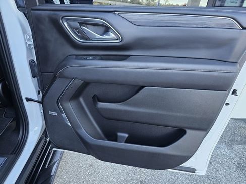 Used 2023 GMC Yukon XL SLT w/ SLT Luxury Package image 27