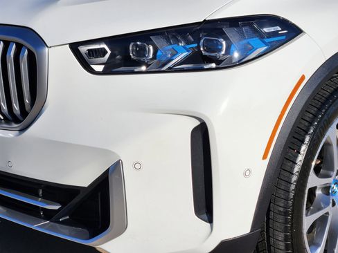 Used 2025 BMW X5 xDrive50e image 8