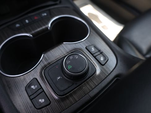 Used 2023 GMC Acadia SLT AWD/4WD image 10