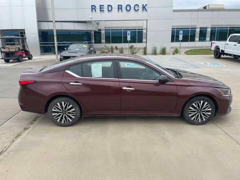 Used 2025 Nissan Altima 2.5 SV FWD image 2