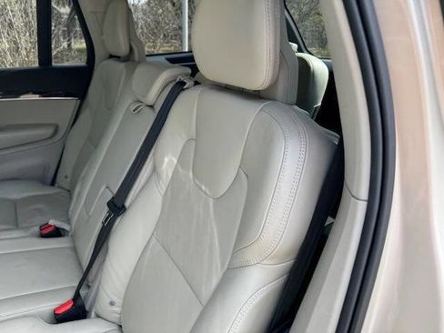 Used 2016 Volvo XC90 T6 Momentum w/ Momentum Plus Package image 39