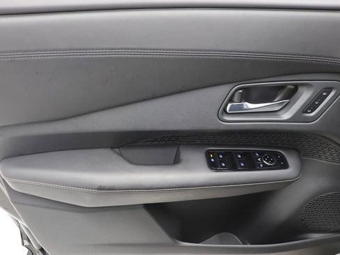 Used 2024 Nissan Ariya AWD image 16