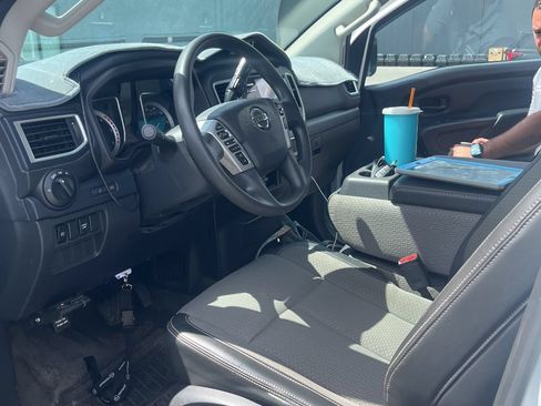 Used 2017 Nissan Titan S AWD/4WD image 5