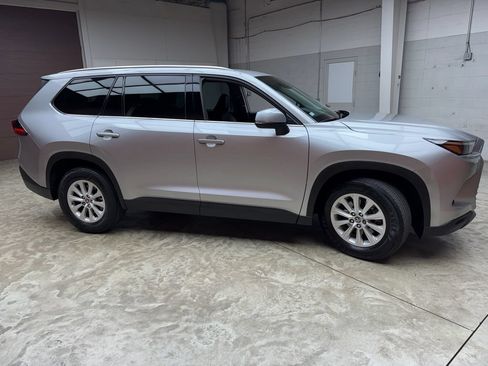 Used 2024 Toyota Grand Highlander AWD image 6