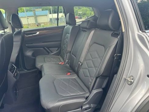 Used 2025 Volkswagen Atlas SE FWD image 27