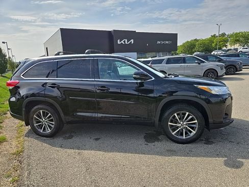 Used 2018 Toyota Highlander XLE w/ Protection Package #3 AWD/4WD image 2