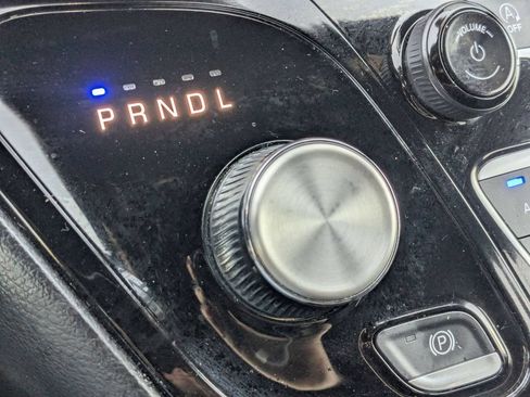 Used 2025 Chrysler Pacifica Select FWD image 13