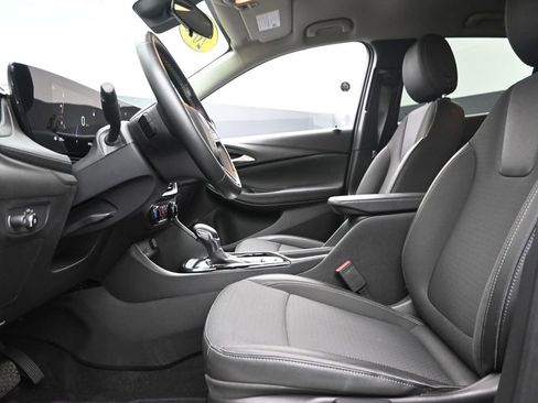 Used 2025 Buick Encore GX Preferred AWD/4WD image 13