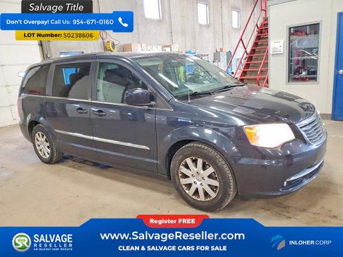 Used 2014 Chrysler Town & Country Touring image 5