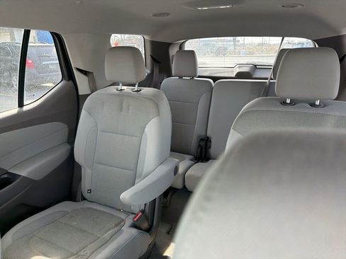 Used 2021 Chevrolet Traverse LT image 9
