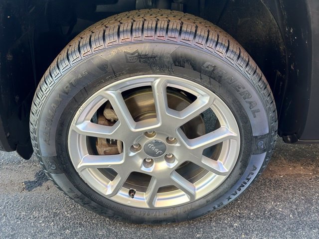 Used 2020 Jeep Renegade Latitude AWD/4WD image 12