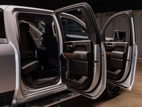 Used 2022 GMC Sierra 3500 Denali w/ Denali Ultimate Package image 34