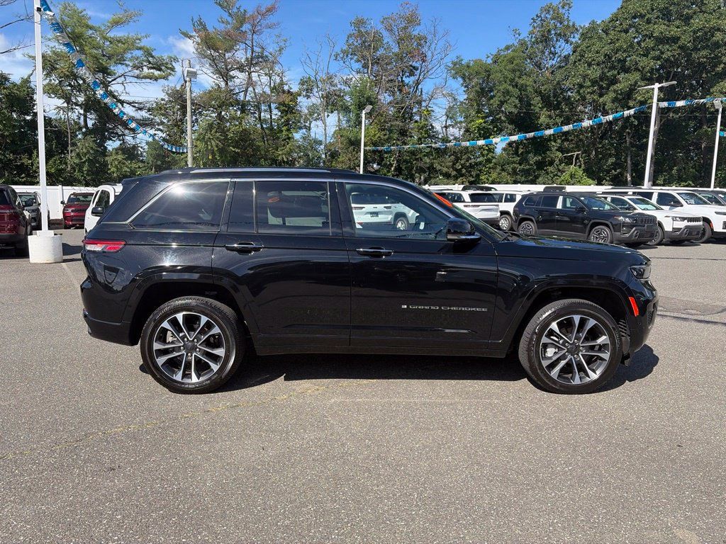 Used 2023 Jeep Grand Cherokee Overland w/ Adv Protech Group III AWD/4WD image 24