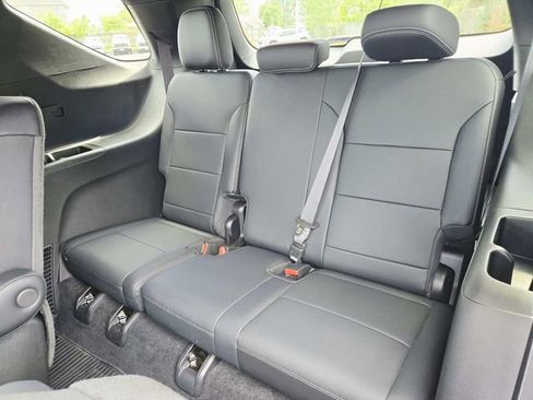 Used 2026 Chevrolet Traverse LT w/ LPO, Floor Liner Package AWD/4WD image 10