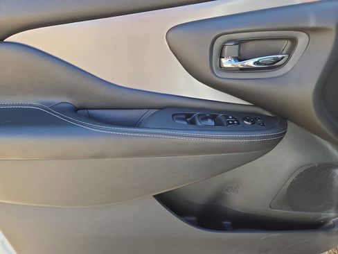 Used 2023 Nissan Murano SV w/ SV Midnight Edition Package image 15