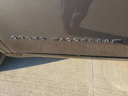 Used 2023 Jeep Grand Wagoneer Series III w/ Quick Order Packagew 28T image 39